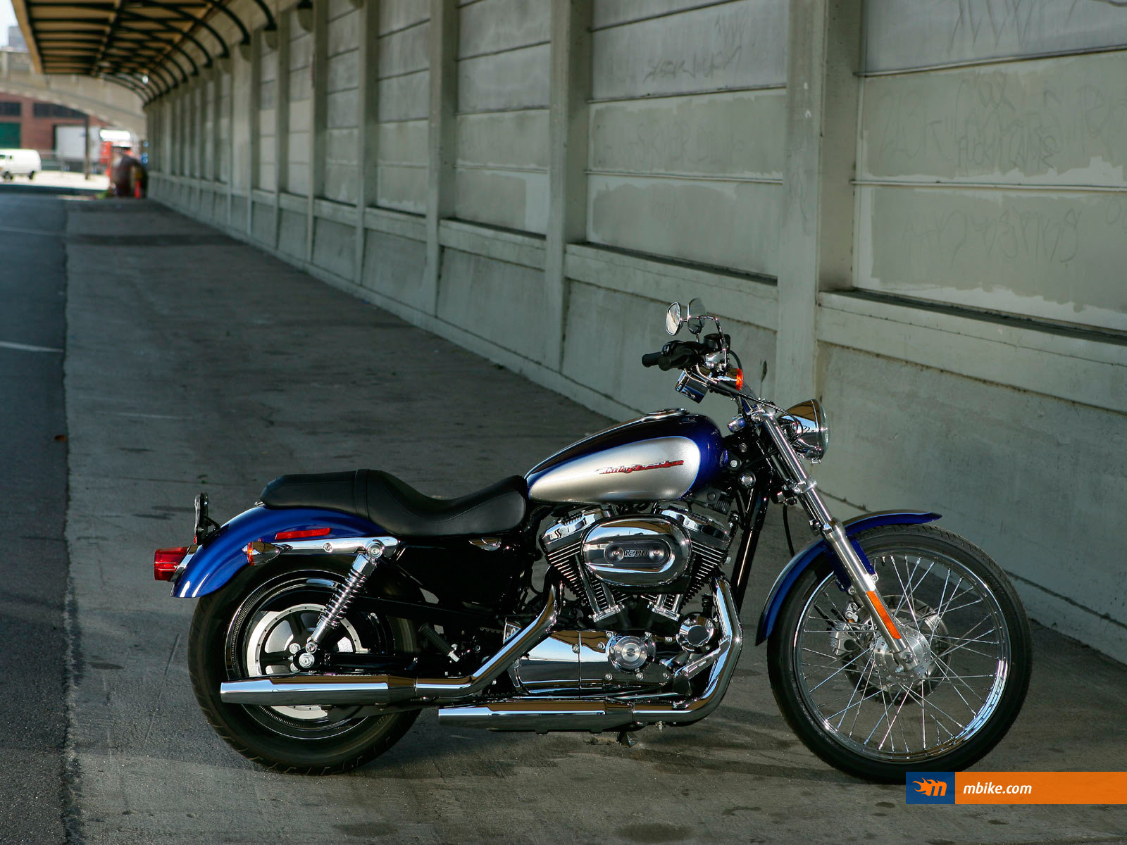 2007 Harley-Davidson XL1200C Sportster Custom