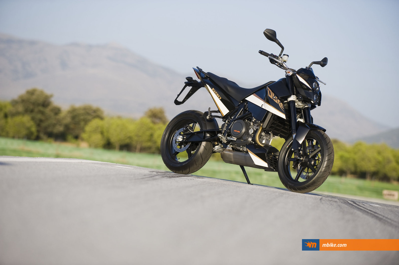 2011 KTM 690 Duke