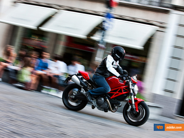 2011 Ducati Monster 696