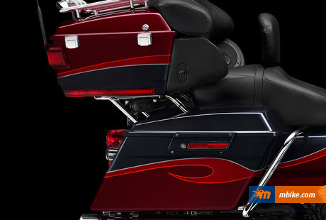 2013 Harley-Davidson FLHTCUSE8 CVO Ultra Classic Electra Glide