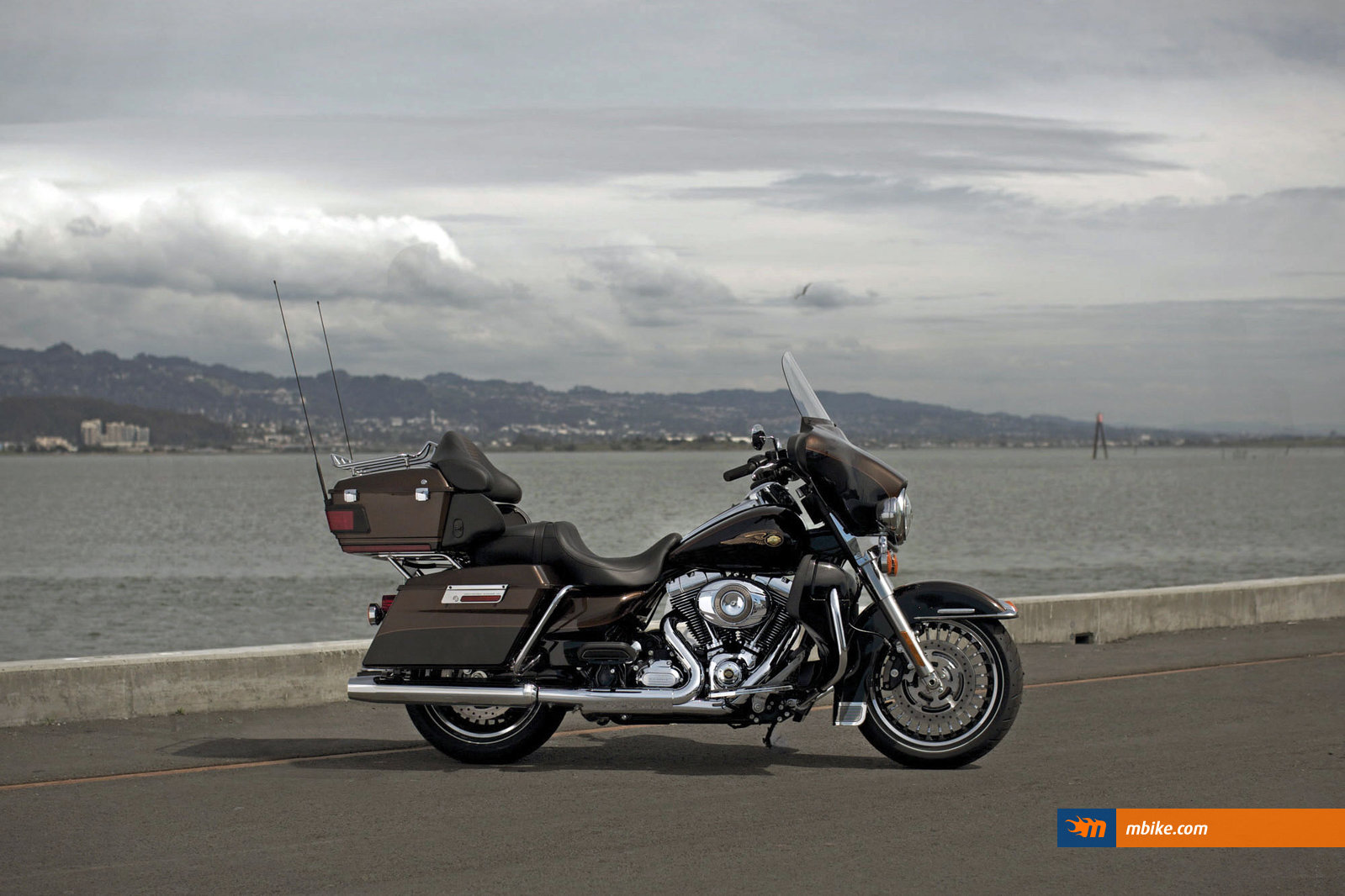 2013 Harley-Davidson FLHTK Electra Glide Ultra Limited 110th Anniversary